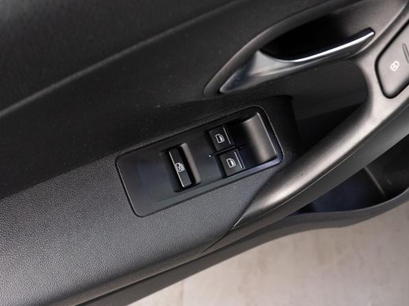 Volkswagen Polo V Рестайлинг с пробегом 2018 года, цена 860 000 рублей, 145191 км, седан, Автокод Объявления