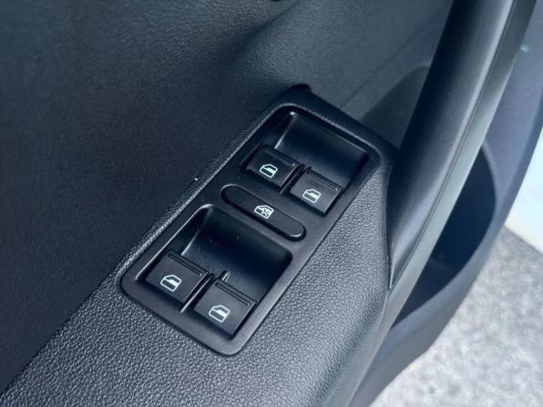Volkswagen Polo V Рестайлинг с пробегом 2018 года, цена 910 000 рублей, 176098 км, седан, Автокод Объявления