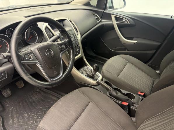 Opel Astra J с пробегом 2010 года, цена 715 000 рублей, 330790 км, хэтчбек, Автокод Объявления