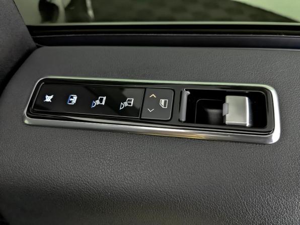 Land Rover Range Rover IV Рестайлинг с пробегом 2018 года, цена 6 300 000 рублей, 80981 км, внедорожник, Автокод Объявления