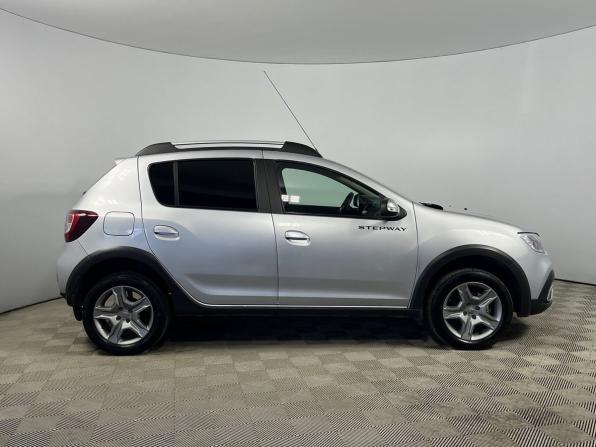 Renault Sandero II Рестайлинг с пробегом 2020 года, цена 1 390 000 рублей, 38799 км, хэтчбек, Автокод Объявления