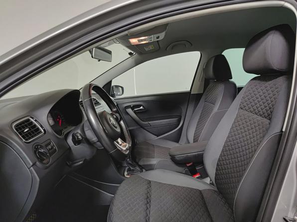 Volkswagen Polo V Рестайлинг с пробегом 2018 года, цена 1 270 000 рублей, 102384 км, седан, Автокод Объявления