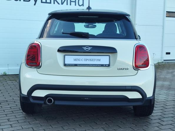 Mini Hatch III (F55/F56) Рестайлинг 2 с пробегом 2021 года, цена 2 799 000 рублей, 28400 км, хэтчбек, Автокод Объявления