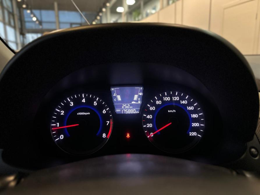 Hyundai Solaris I Санкт-Петербург  - изображение 20