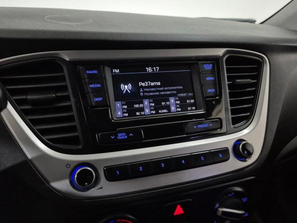 Hyundai Solaris II с пробегом 2017 года, цена 895 000 рублей, 245617 км, седан, Автокод Объявления