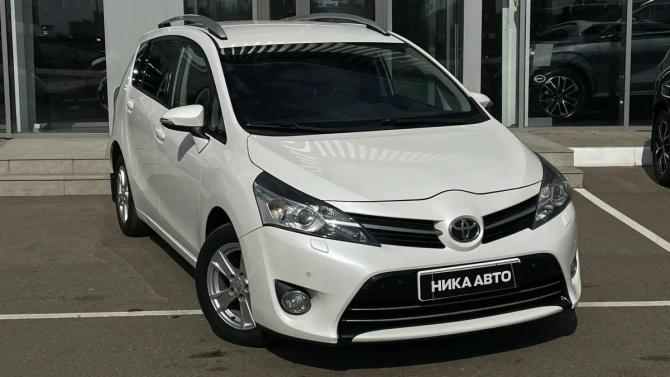 Toyota Verso I Рестайлинг с пробегом 2013 года, цена 1 450 000 рублей, 131147 км, компактвэн, Автокод Объявления