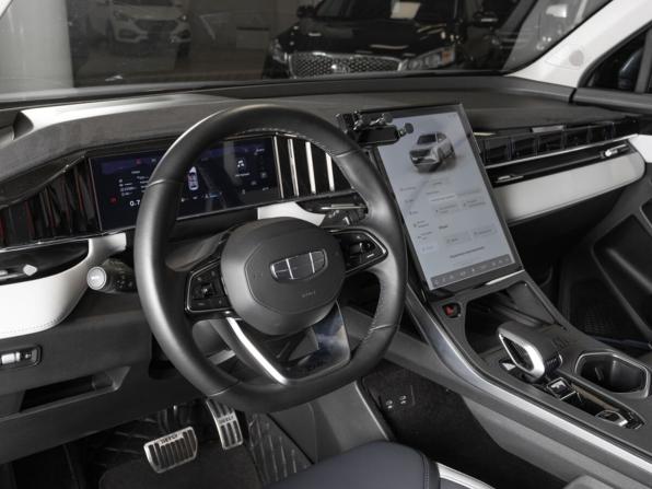 Geely Atlas II с пробегом 2023 года, цена 2 679 951 рубль, 22055 км, внедорожник, Автокод Объявления