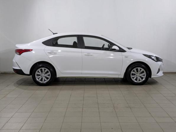 Hyundai Solaris II Рестайлинг с пробегом 2022 года, цена 1 595 000 рублей, 67811 км, седан, Автокод Объявления