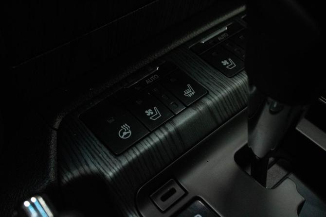 Toyota Land Cruiser 200 Series Рестайлинг 2 с пробегом 2015 года, цена 4 789 000 рублей, 324353 км, внедорожник, Автокод Объявления