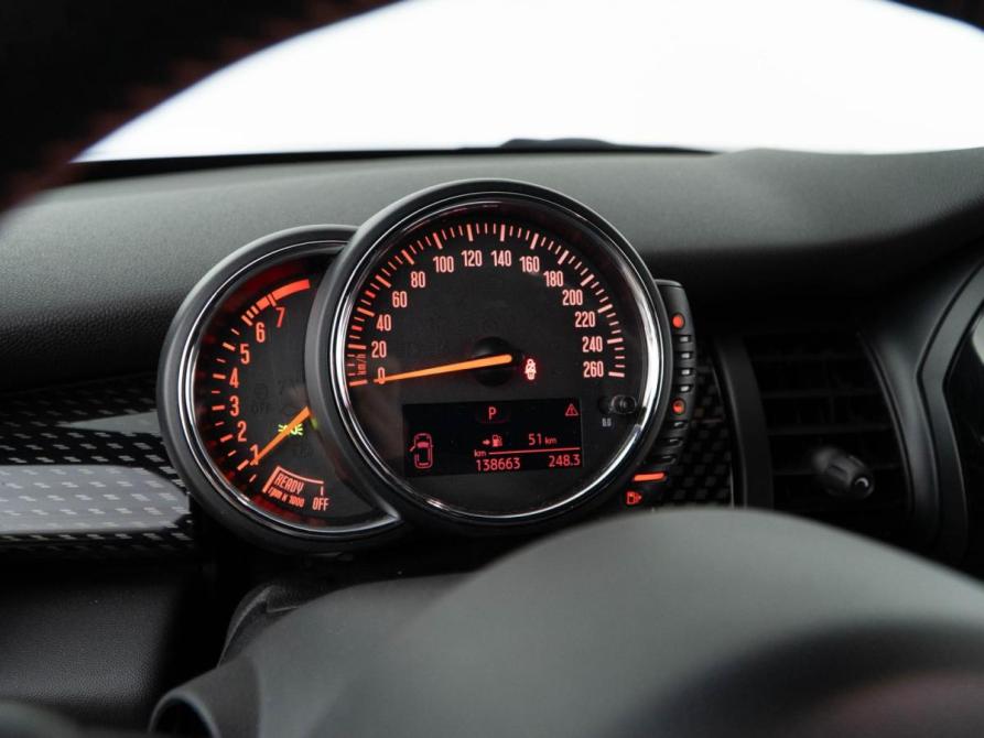 Mini Hatch III (F55/F56) Москва  - изображение 20