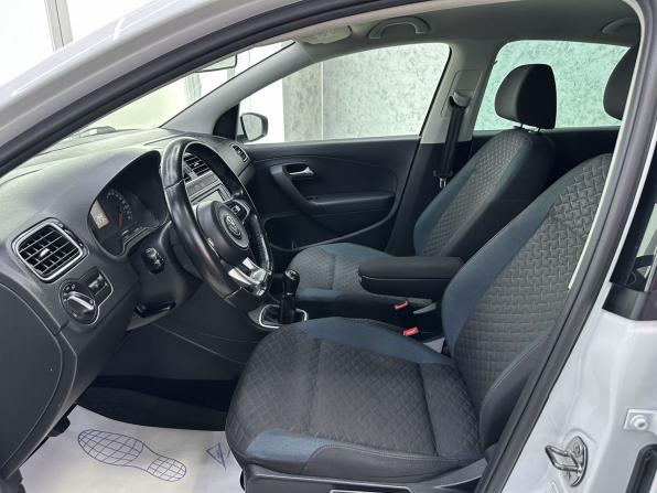 Volkswagen Polo V Рестайлинг с пробегом 2019 года, цена 1 095 000 рублей, 124461 км, седан, Автокод Объявления