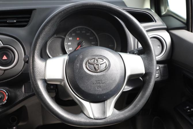 Toyota Vitz III (XP130) с пробегом 2013 года, цена 849 000 рублей, 143021 км, хэтчбек, Автокод Объявления