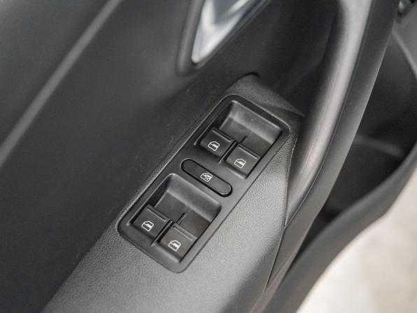 Volkswagen Polo V Рестайлинг с пробегом 2019 года, цена 1 280 000 рублей, 105000 км, седан, Автокод Объявления