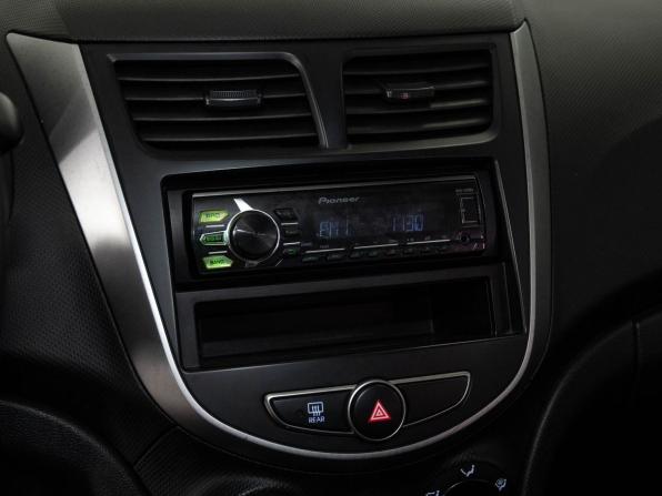 Hyundai Solaris I Рестайлинг с пробегом 2015 года, цена 870 000 рублей, 132000 км, хэтчбек, Автокод Объявления