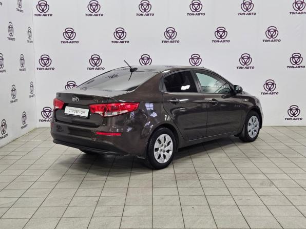 Kia Rio III Рестайлинг с пробегом 2017 года, цена 932 000 рублей, 162672 км, седан, Автокод Объявления