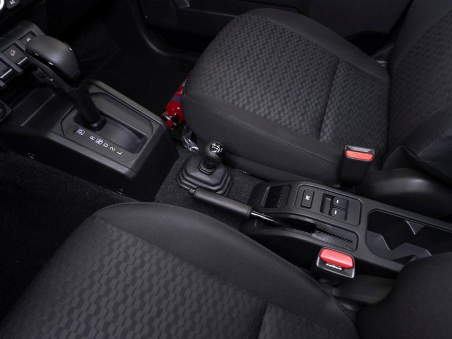 Suzuki Jimny IV Москва  - изображение 14