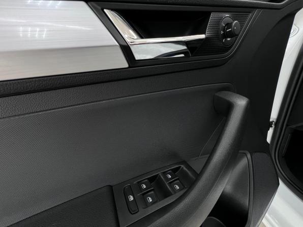 Skoda Rapid I Рестайлинг с пробегом 2019 года, цена 1 380 000 рублей, 87997 км, лифтбек, Автокод Объявления