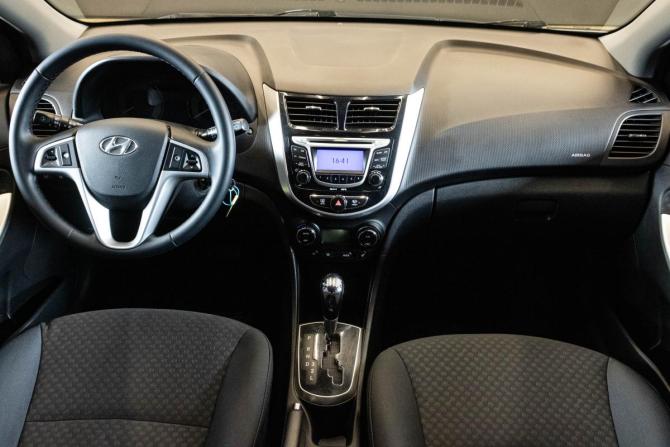 Hyundai Solaris I с пробегом 2012 года, цена 999 000 рублей, 111848 км, хэтчбек, Автокод Объявления