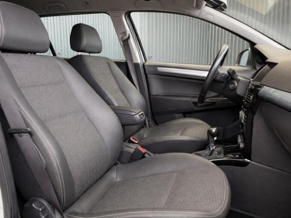 Opel Astra H Рестайлинг с пробегом 2011 года, цена 447 000 рублей, 217063 км, универсал, Автокод Объявления