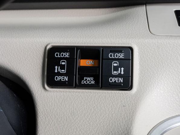 Toyota Sienta II с пробегом 2018 года, цена 1 080 000 рублей, 195576 км, компактвэн, Автокод Объявления