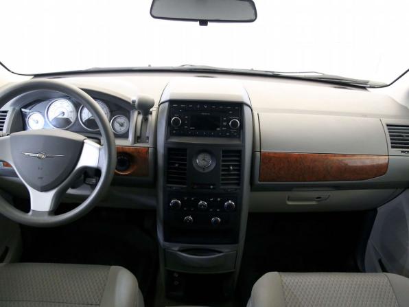 Chrysler Town &amp; Country V с пробегом 2008 года, цена 825 000 рублей, 260000 км, минивэн, Автокод Объявления