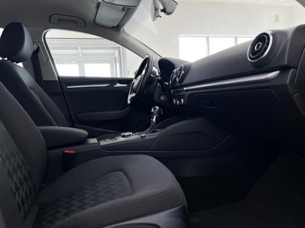 Audi A3 III (8V) с пробегом 2015 года, цена 1 580 000 рублей, 130684 км, седан, Автокод Объявления