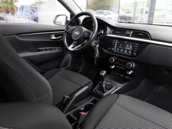 Kia Rio IV с пробегом 2018 года, цена 1 049 000 рублей, 200656 км, седан, Автокод Объявления