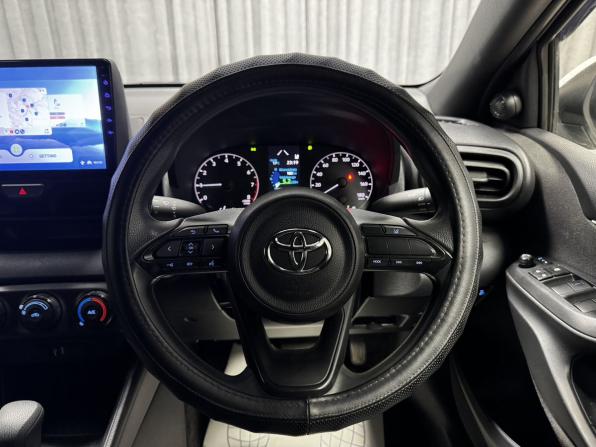 Toyota Yaris IV с пробегом 2021 года, цена 1 380 000 рублей, 103149 км, хэтчбек, Автокод Объявления