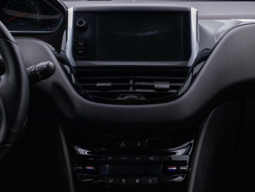 Peugeot 208 I Москва  - изображение 15