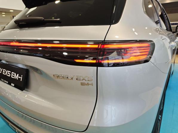 Новый Geely EX5 EM-i 2026 года, цена 3 969 990 рублей, внедорожник, Автокод Объявления