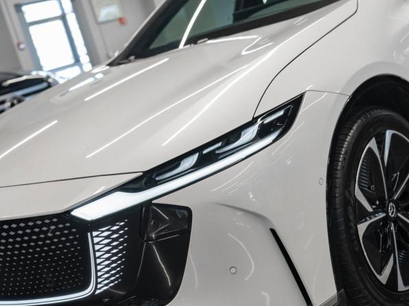 Mazda EZ-6 с пробегом 2025 года, цена 3 650 000 рублей, 7546 км, хэтчбек, Автокод Объявления