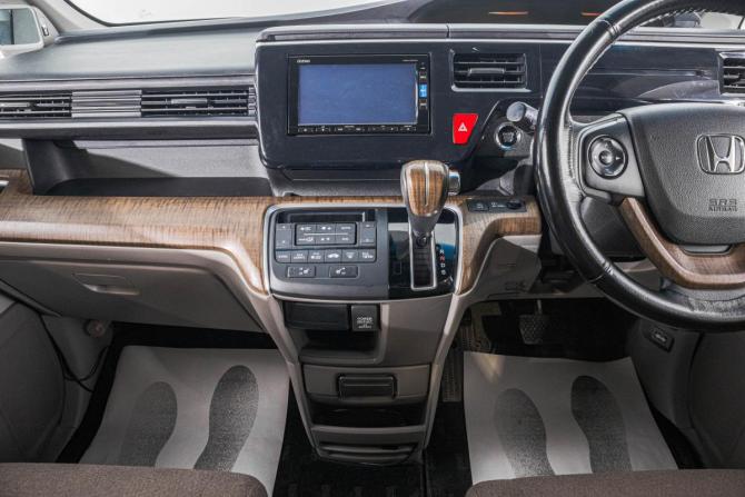 Honda Stepwgn V с пробегом 2015 года, цена 1 889 000 рублей, 91000 км, минивэн, Автокод Объявления