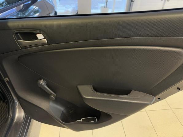 Hyundai Solaris I Рестайлинг с пробегом 2014 года, цена 850 000 рублей, 145000 км, седан, Автокод Объявления