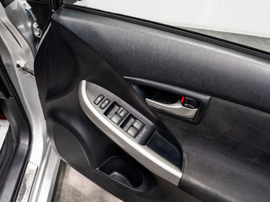 Toyota Prius III Рестайлинг (XW30) Чита  - изображение 13