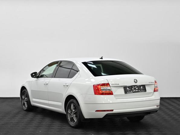 Skoda Octavia III (A7) Рестайлинг с пробегом 2017 года, цена 1 449 000 рублей, 113000 км, лифтбек, Автокод Объявления