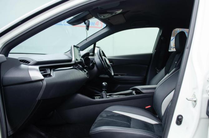 Toyota C-HR I Рестайлинг с пробегом 2020 года, цена 1 670 000 рублей, 58000 км, внедорожник, Автокод Объявления