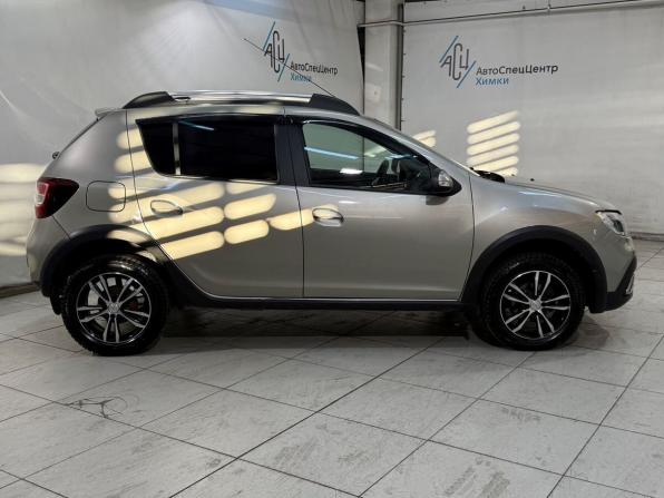 Renault Sandero II Рестайлинг с пробегом 2019 года, цена 1 047 800 рублей, 42000 км, хэтчбек, Автокод Объявления