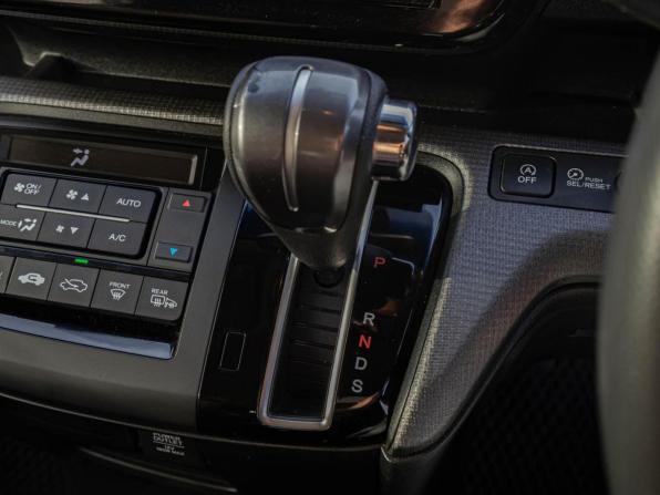 Honda Stepwgn V Рестайлинг с пробегом 2018 года, цена 2 320 000 рублей, 75960 км, минивэн, Автокод Объявления
