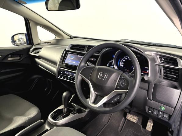 Honda Fit III Рестайлинг с пробегом 2018 года, цена 1 300 000 рублей, 68624 км, хэтчбек, Автокод Объявления