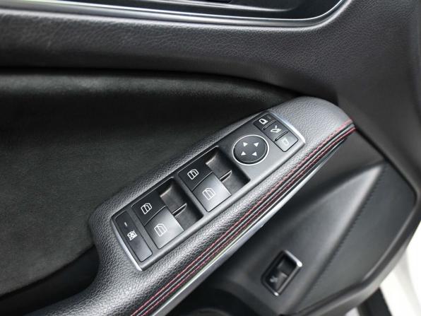 Mercedes-Benz GLA I (X156) Рестайлинг с пробегом 2019 года, цена 2 299 900 рублей, 124962 км, внедорожник, Автокод Объявления