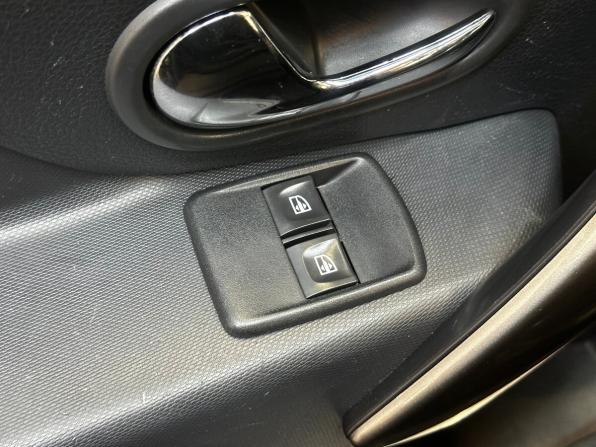 Renault Sandero II с пробегом 2015 года, цена 890 000 рублей, 78203 км, хэтчбек, Автокод Объявления
