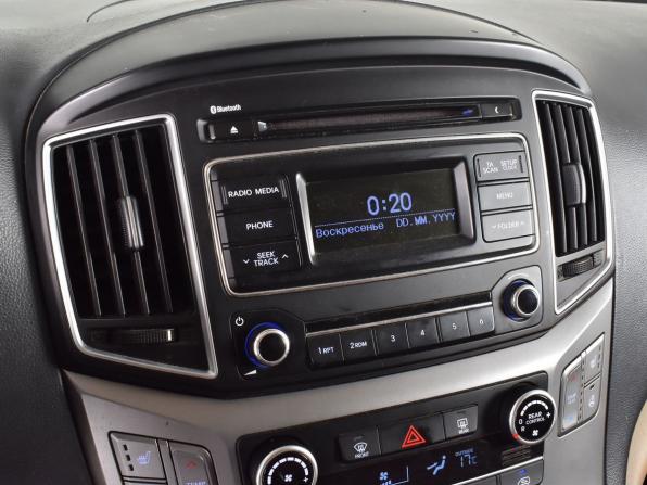 Hyundai H-1 II Рестайлинг 2 с пробегом 2018 года, цена 2 640 000 рублей, 110832 км, минивэн, Автокод Объявления