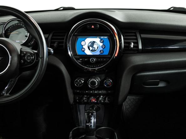 Mini Hatch III (F55/F56) Рестайлинг с пробегом 2018 года, цена 1 999 700 рублей, 96073 км, хэтчбек, Автокод Объявления
