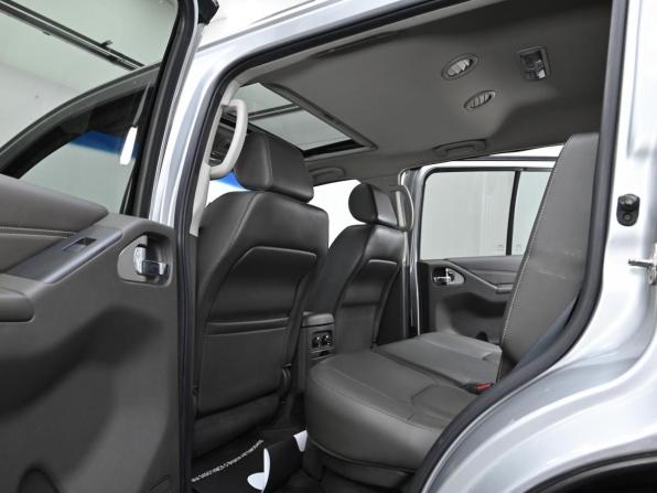 Nissan Pathfinder III Рестайлинг с пробегом 2011 года, цена 1 099 000 рублей, 101000 км, внедорожник, Автокод Объявления