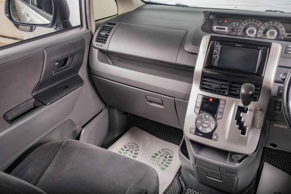 Toyota Voxy II (R70) Томск  - изображение 11