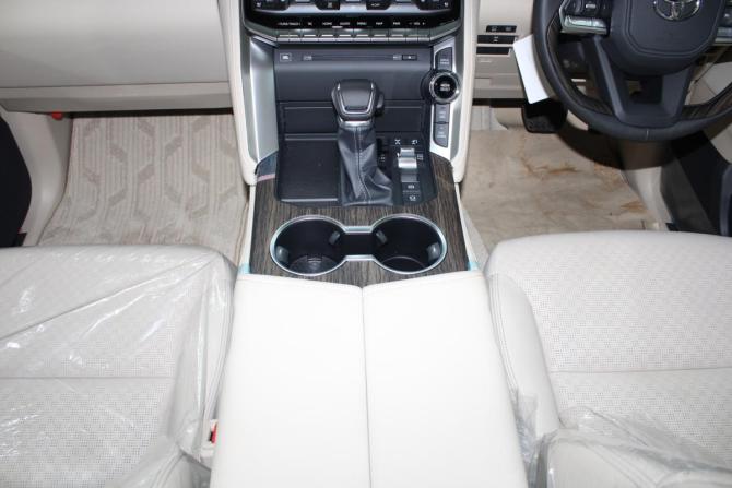 Toyota Land Cruiser 300 Series с пробегом 2024 года, цена 13 400 000 рублей, 25 км, внедорожник, Автокод Объявления