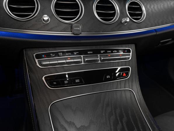 Mercedes-Benz E-Класс V (W213 S213 C238) Рестайлинг с пробегом 2021 года, цена 4 950 000 рублей, 62032 км, седан, Автокод Объявления