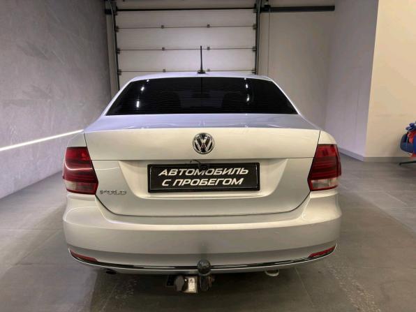 Volkswagen Polo V Рестайлинг с пробегом 2018 года, цена 935 000 рублей, 84971 км, седан, Автокод Объявления