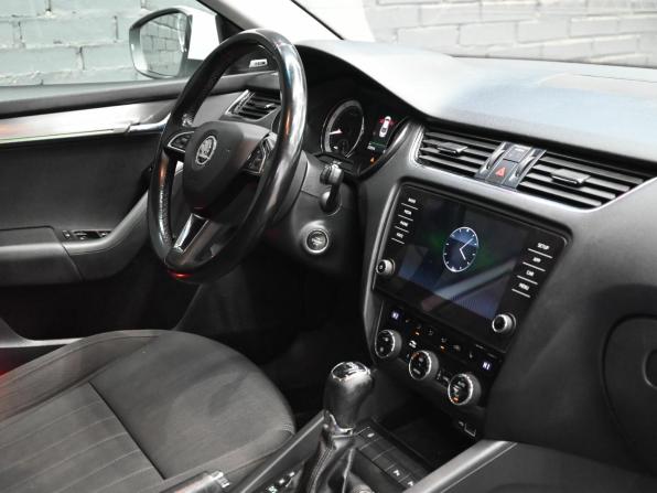 Skoda Octavia III (A7) Рестайлинг с пробегом 2018 года, цена 1 700 000 рублей, 272882 км, лифтбек, Автокод Объявления