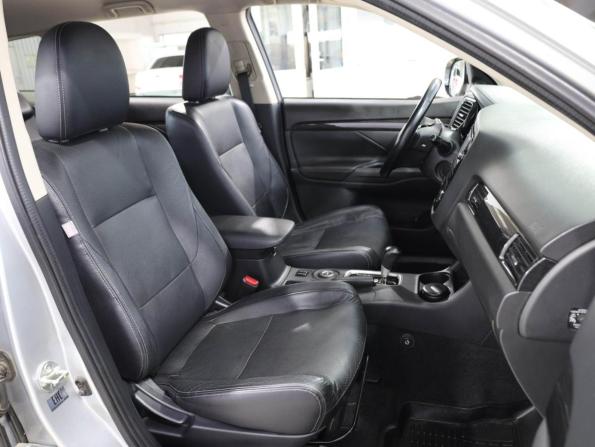 Mitsubishi Outlander III Рестайлинг 2 с пробегом 2016 года, цена 1 897 400 рублей, 180831 км, внедорожник, Автокод Объявления